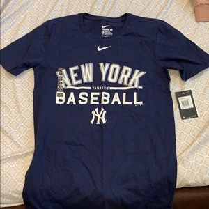 Men’s Small Brand New New York Yankees T shirt